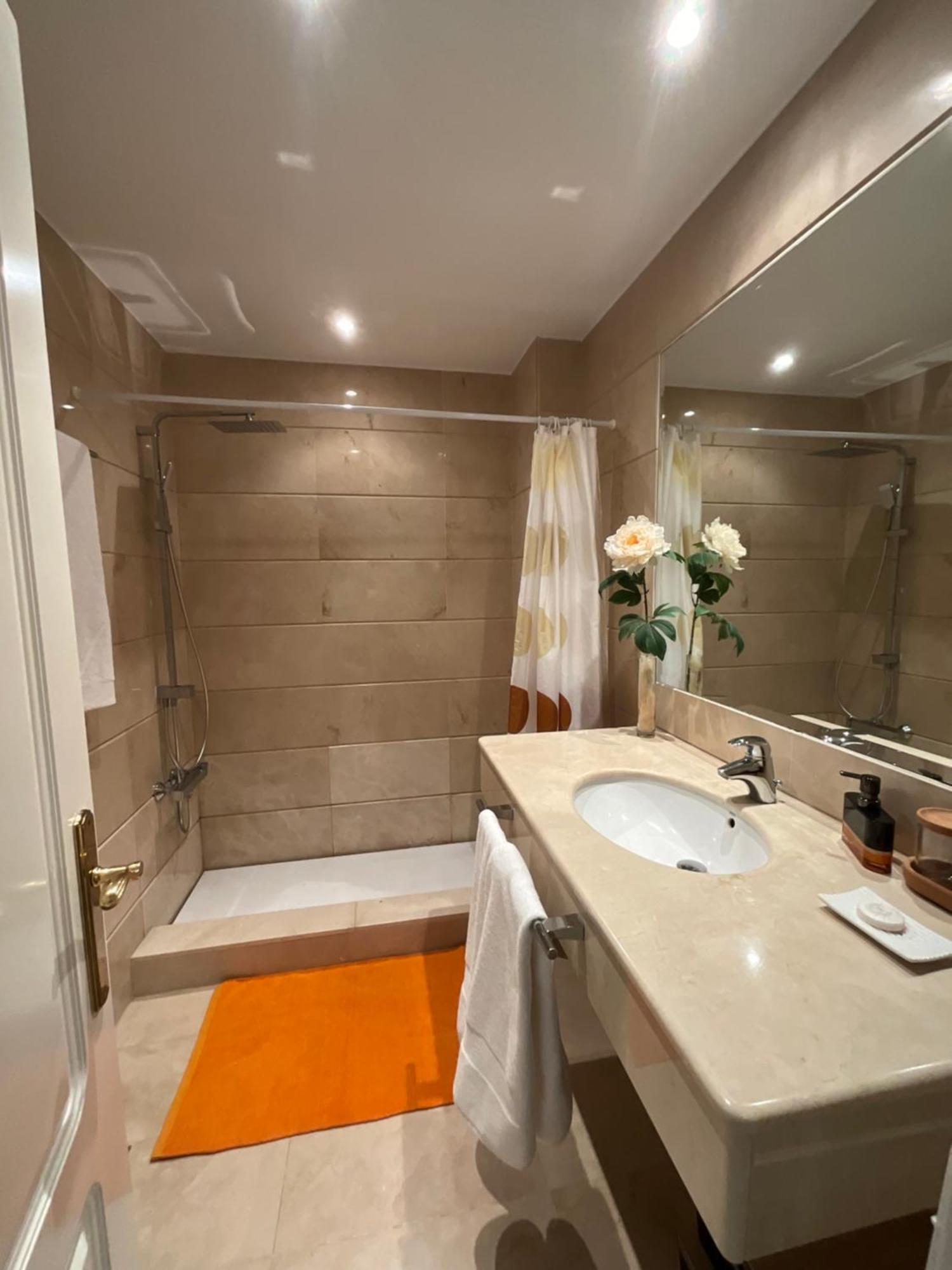 First Line Sea Apartment By Oliva Estepona Buitenkant foto